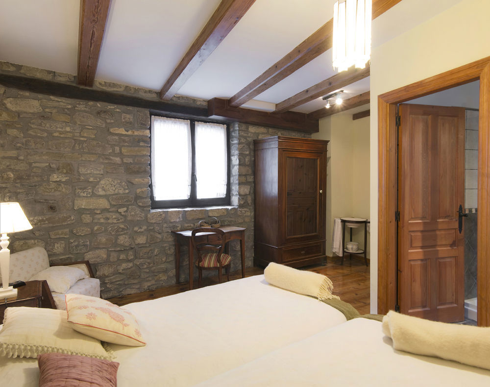Argonz Etxea Hotel Urzainqui Ngoại thất bức ảnh